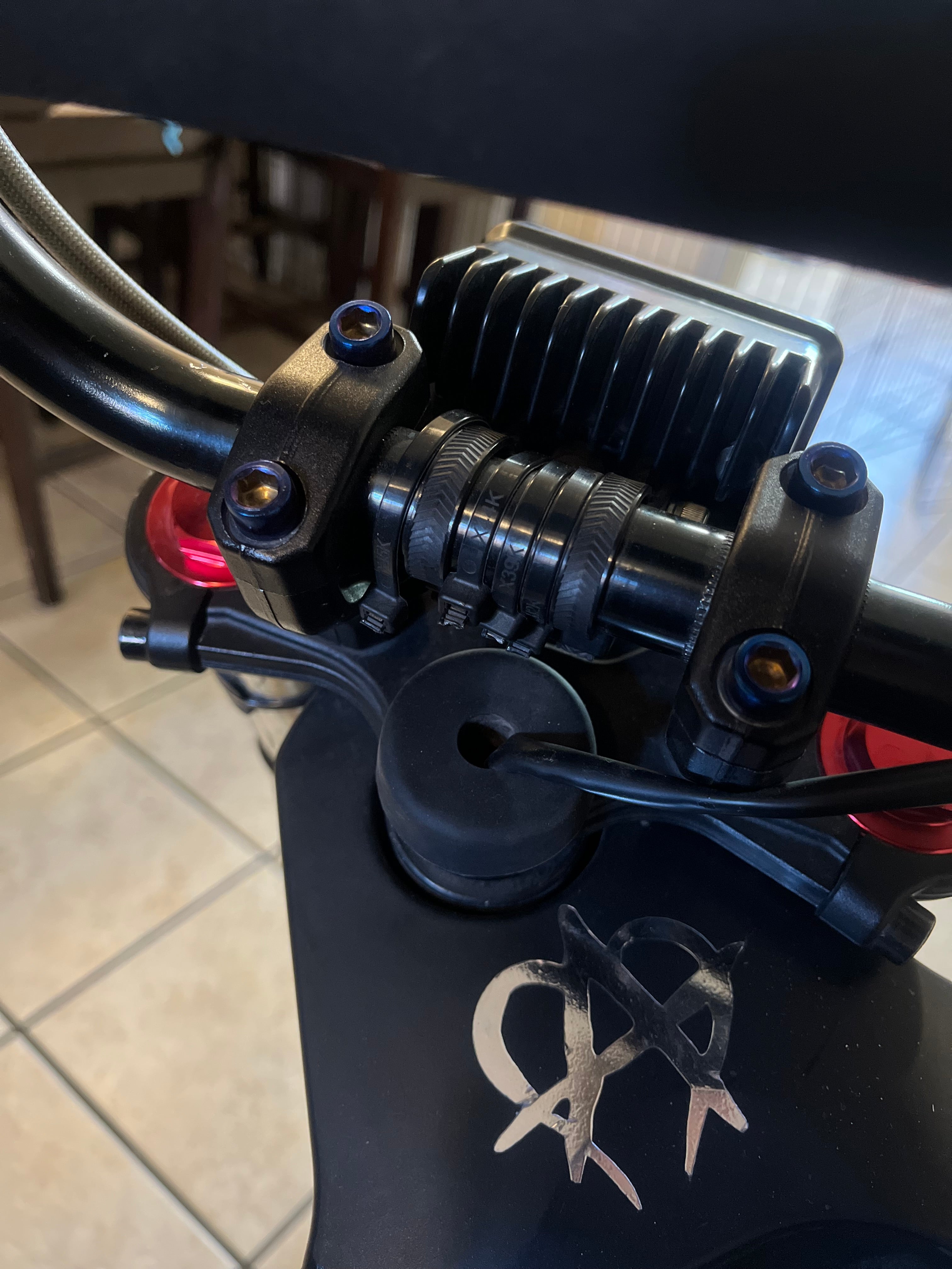 Tuttio bar clamp bolts