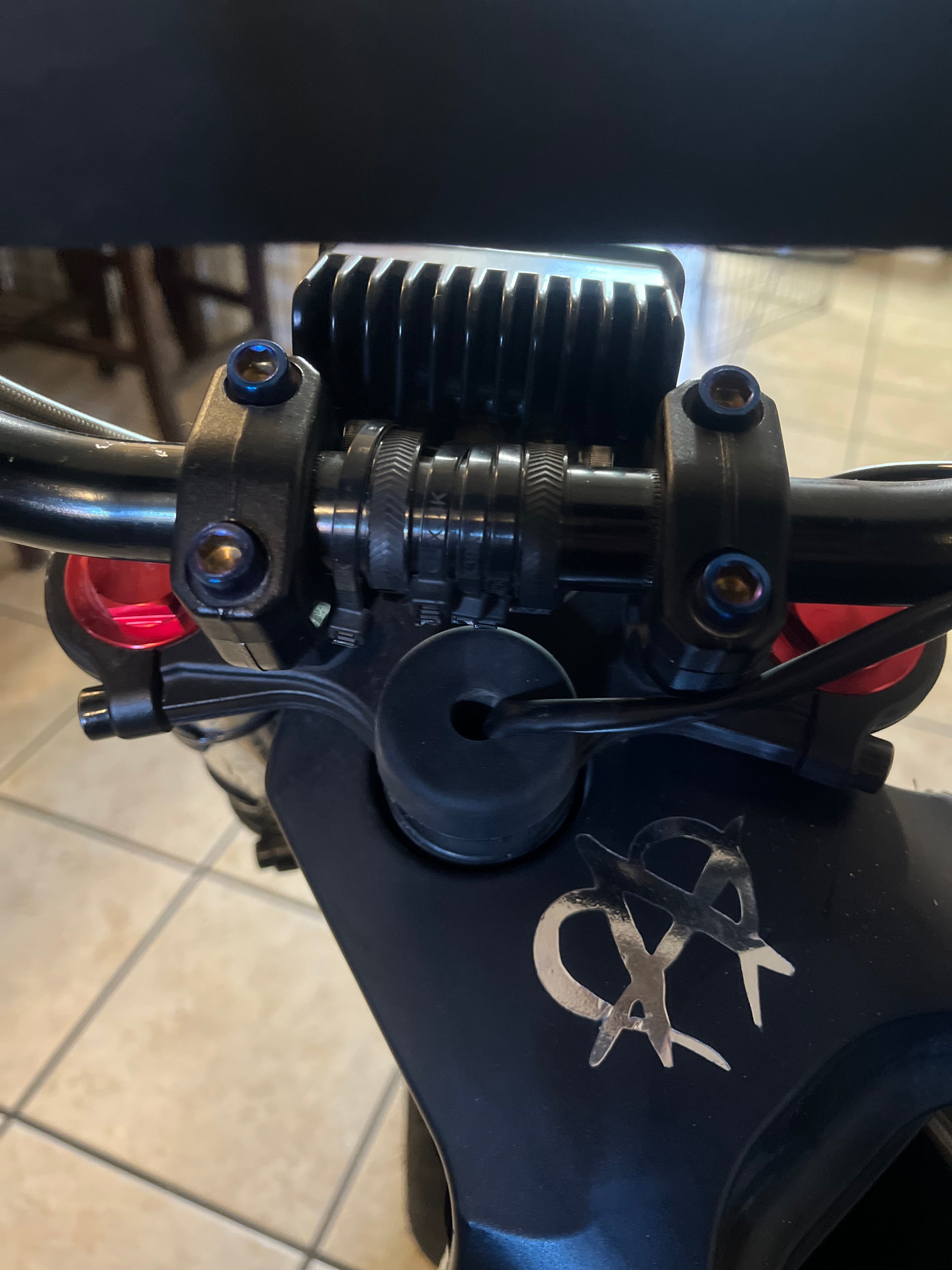Tuttio bar clamp bolts